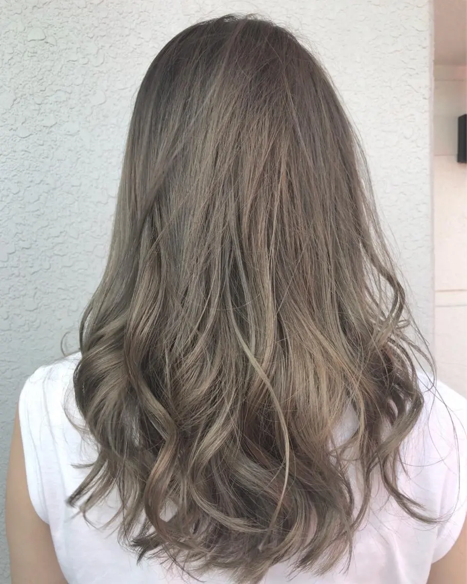 セミロング カラー レイヤーカット匠 イソザキノリユキのヘアスタイル