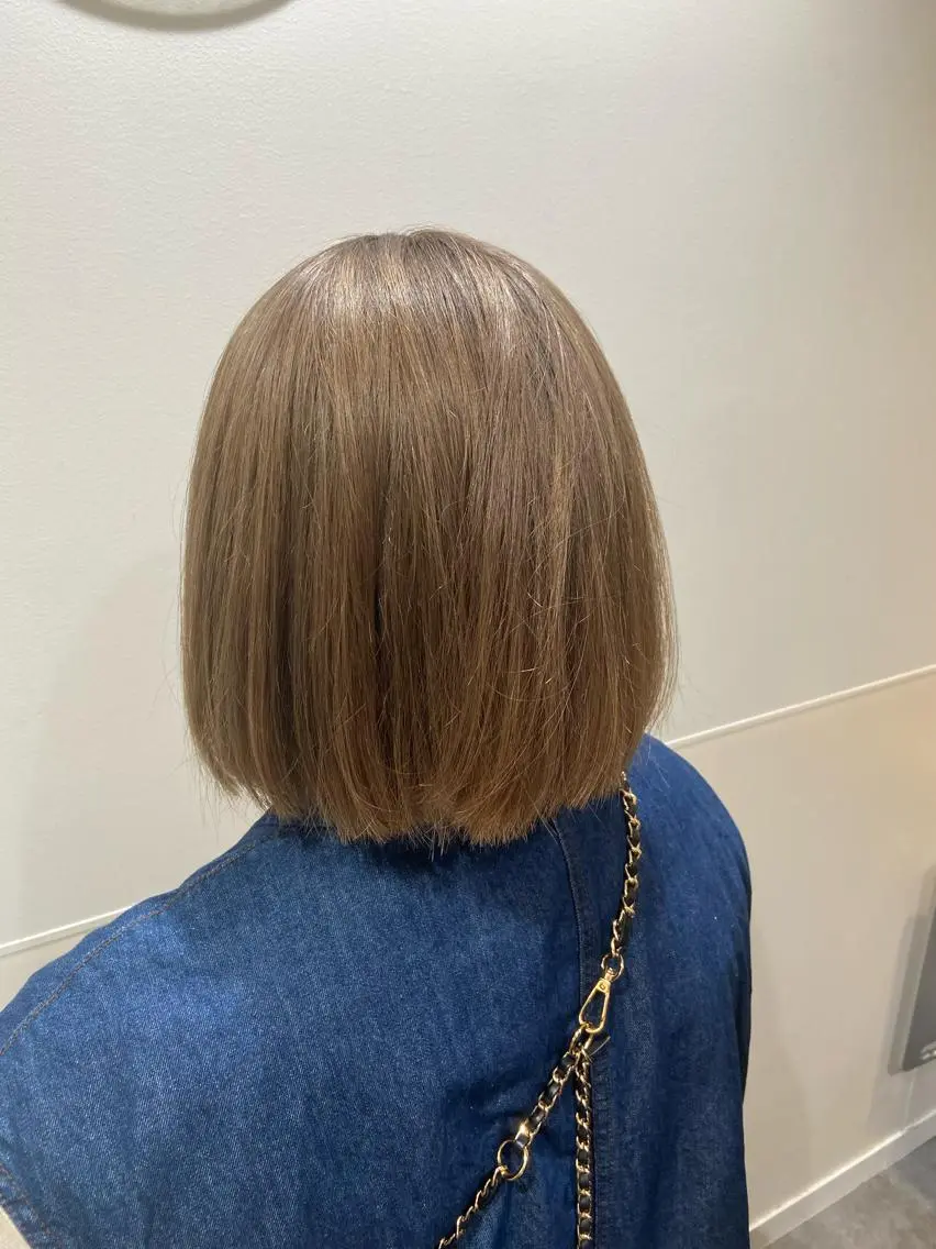 ショート カラー ベージュカラー ブリーチ トリートメント 艶暖色カラー🍒 縮毛矯正ほののヘアスタイル