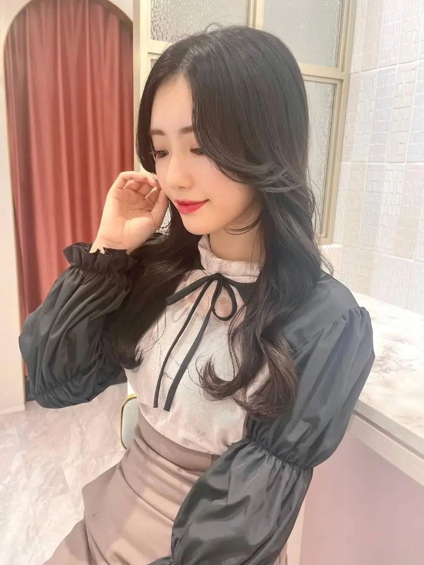 ロング ボブ エクステ 顔周りカット 髪質改善 韓国風ヘア fuwari 美白ショコラカラーのヘアスタイル