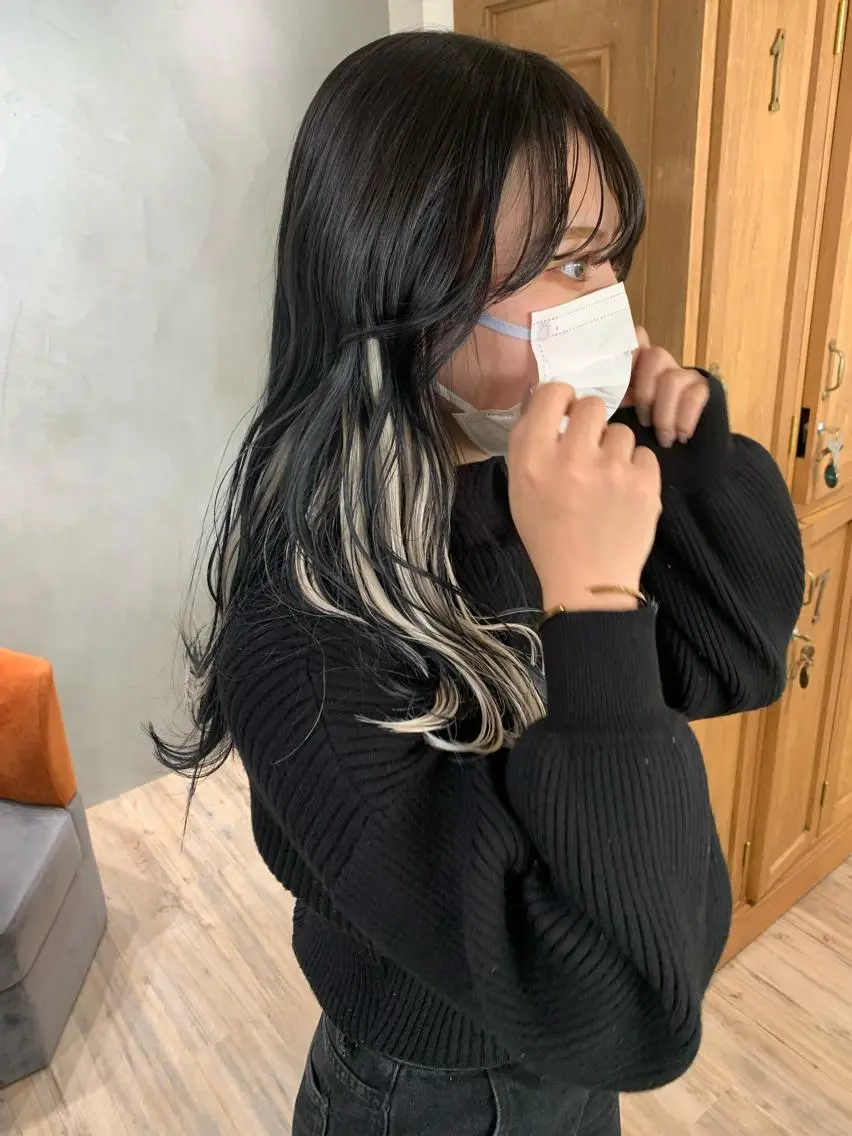 セミロング ヘアカラー 本間 結衣のヘアスタイル