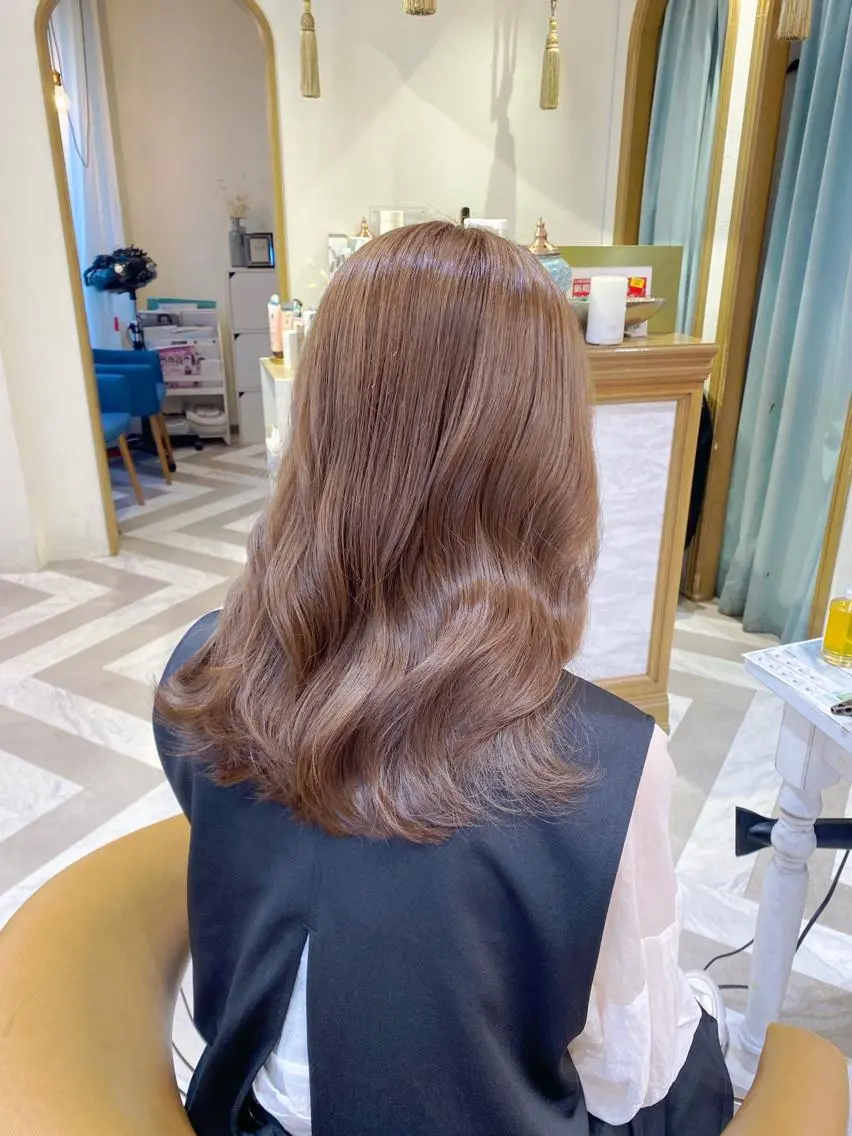 ミディアム カット ヘアカラー トリートメント レイヤーカット /透明感カラー西田のヘアスタイル