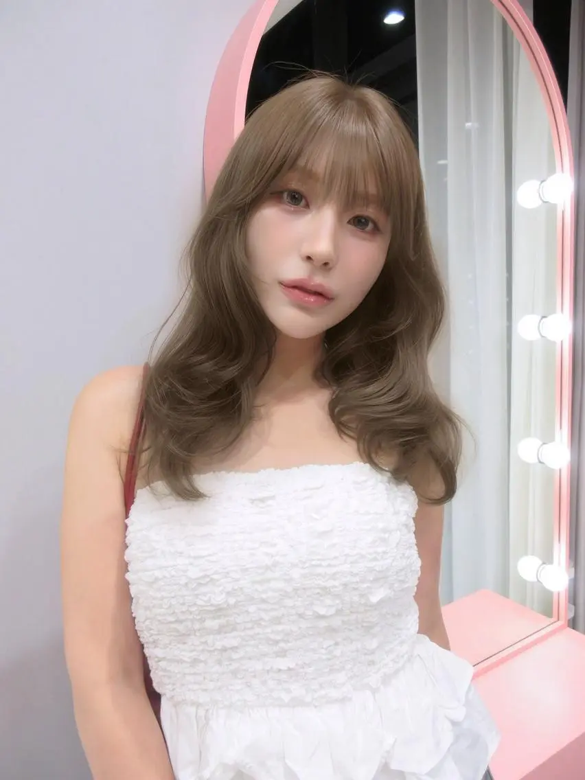 ロング カラー アッシュ ベージュカラー ブリーチ ブルーカラー ブルージュ カット ヘアカラー トリートメント 渋谷美容室/韓国ヘア /misakiのヘアスタイル