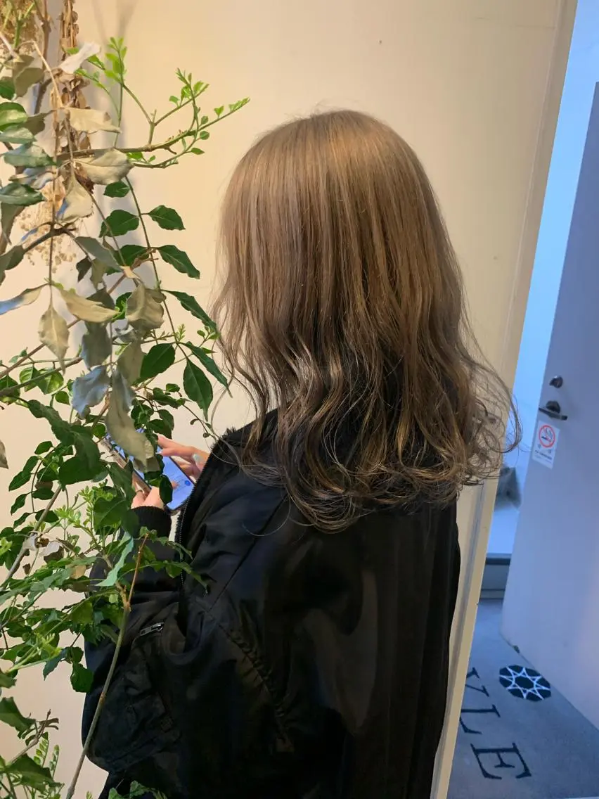 セミロング カラー 羽エクステ🪽 🤍まき🤍のヘアスタイル