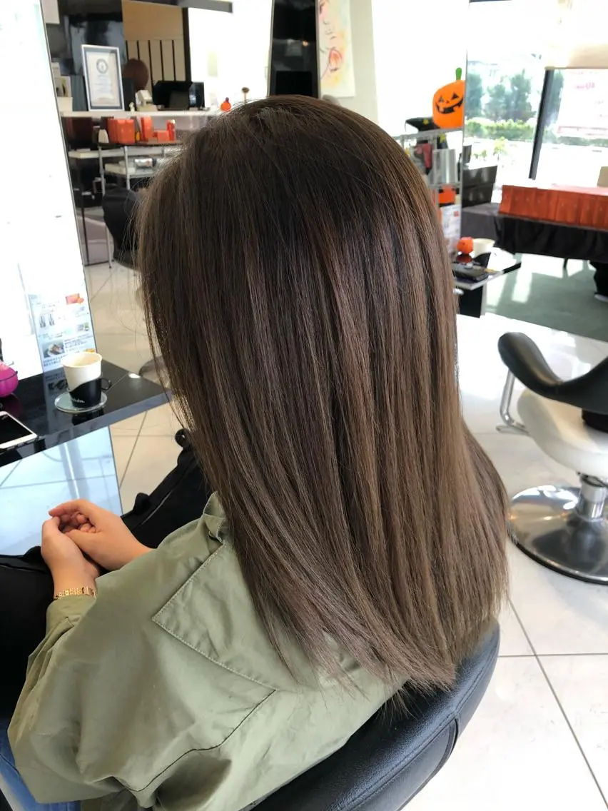 ミディアム カラー イルミナカラー カット ヘアカラー トリートメント 斉藤 翔平のヘアスタイル