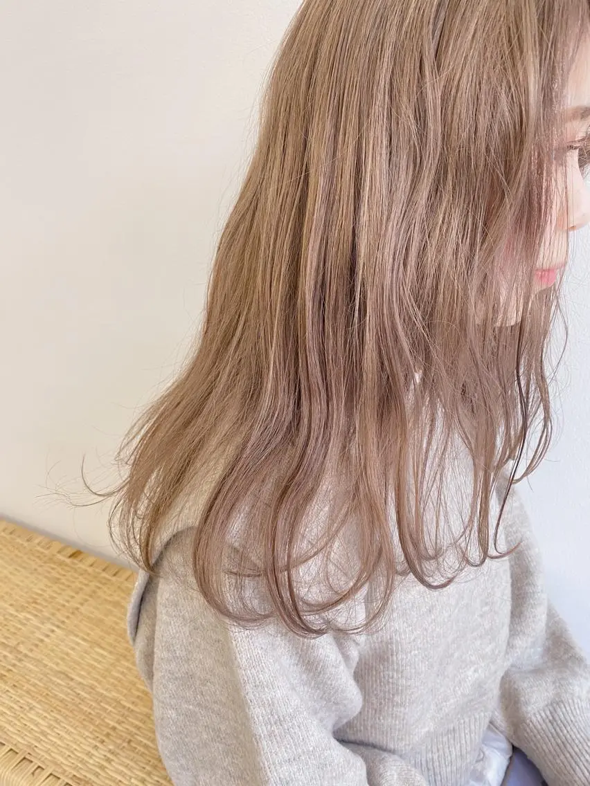 セミロング カラー カット ヘアカラー トリートメント 顔周りレイヤーカット ブリーチminamiのヘアスタイル