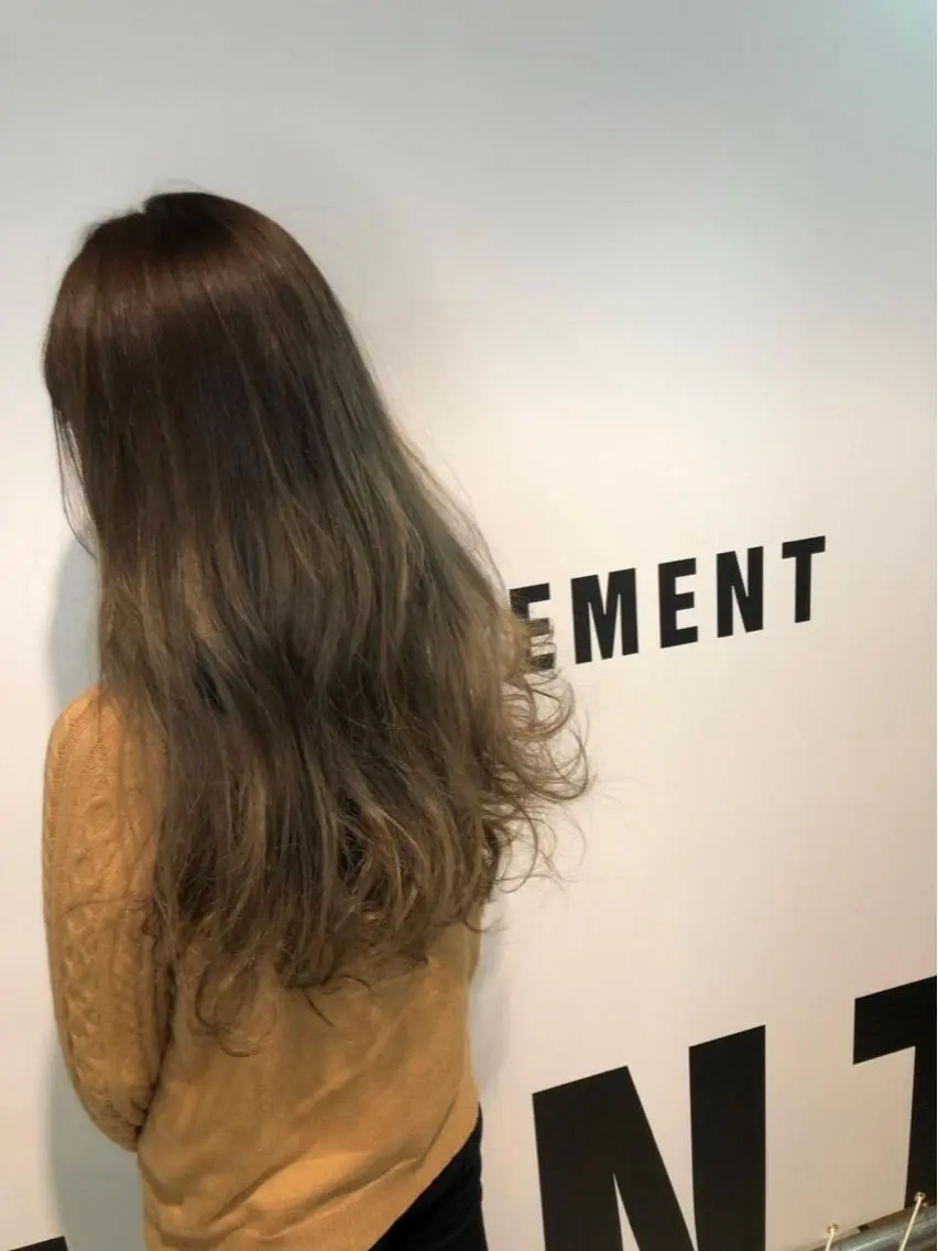 ロング カラー アッシュ バレイヤージュ ベージュカラー レイヤーカット 宮下 愛璃紗のヘアスタイル