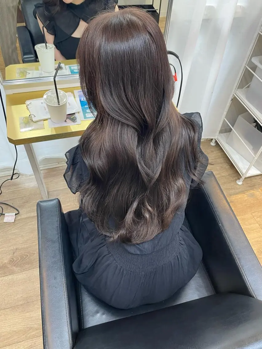 ロング カラー キッズ ベージュカラー 黒髪 ブリーチ ブルーカラー ブルーブラック カット 縮毛矯正 トリートメント オリーブカラー 特化　　kaiのヘアスタイル