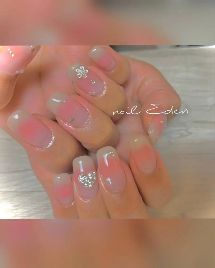ネイル チークネイル 韓国ネイル 持ち込み Eden ♾️のネイルデザイン