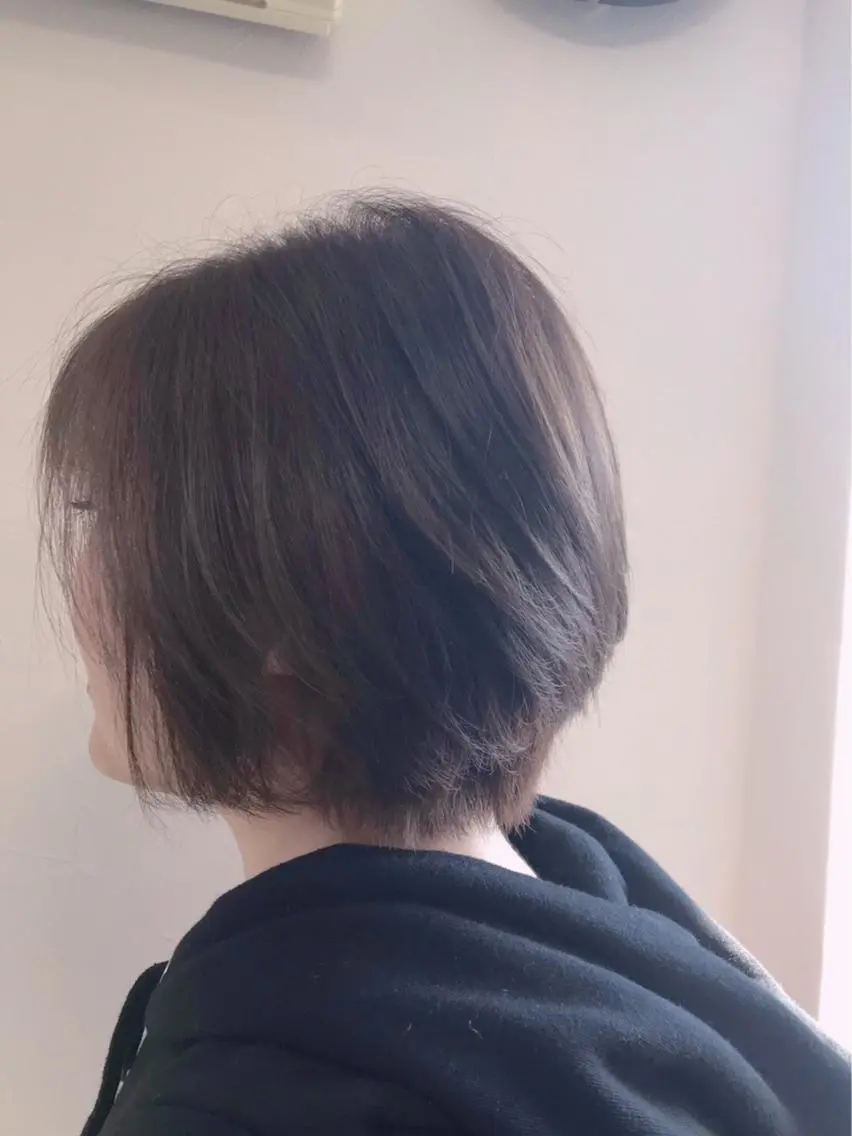 ショート カラー 小林 由里香のヘアスタイル