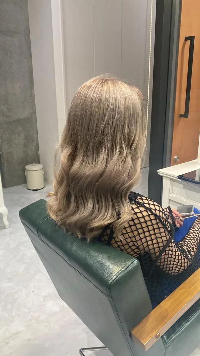 セミロング カラー アッシュ ベージュカラー ヘアカラー 金子 真悠のヘアスタイル