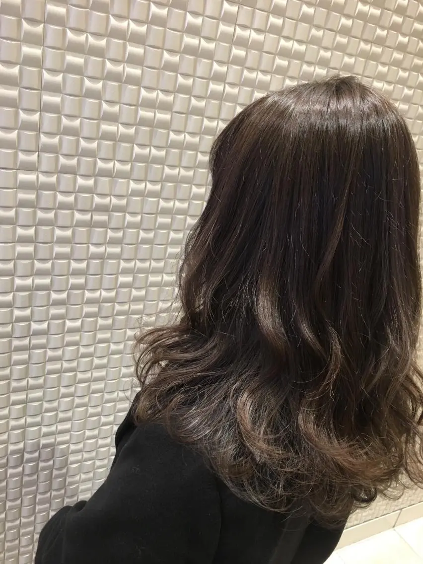 ミディアム セミロング ロング カラー グレージュ scene. haraのヘアスタイル