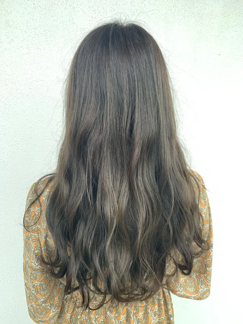 ロング カラー ブリーチ 工藤 萌香のヘアスタイル