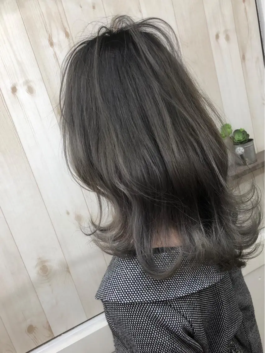 ミディアム カラー グラデーションカラー グレージュ ヘアカラー PSY(サイ)池袋 金田尚久🎨のヘアスタイル