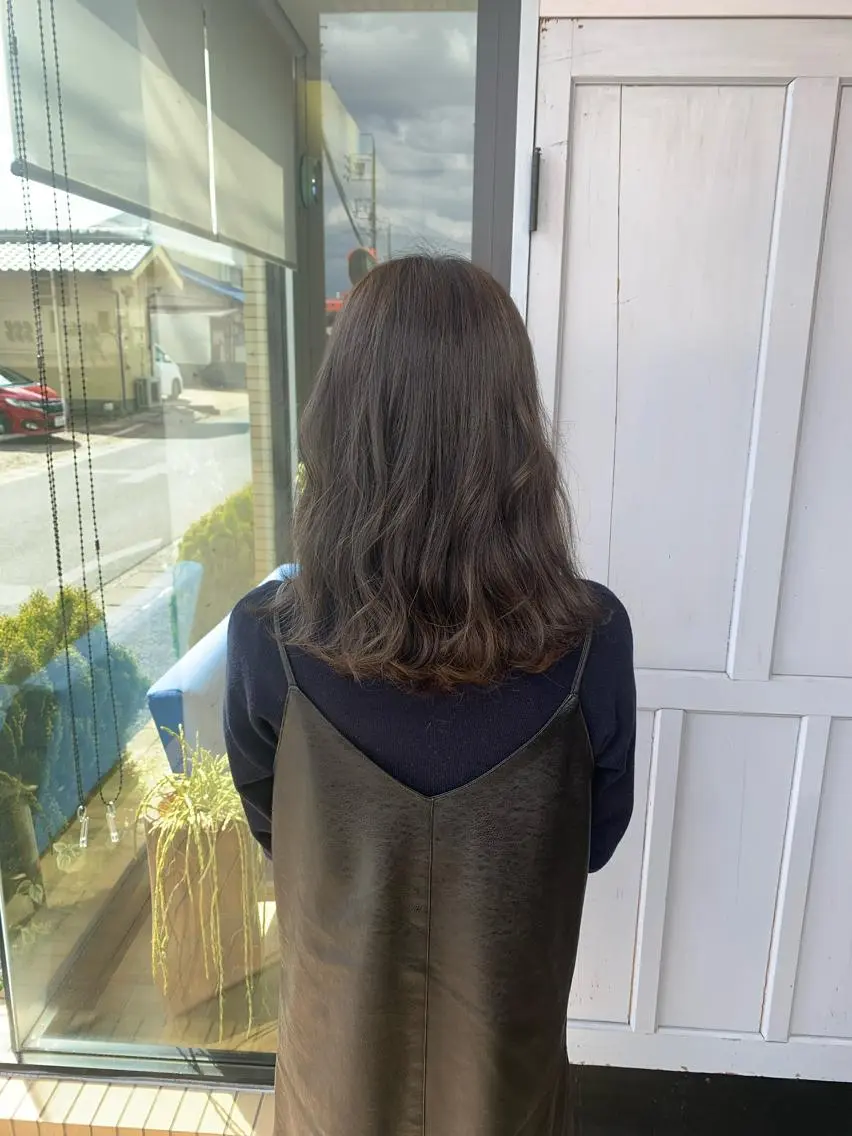 ロング カラー ハイライトカラー ハイライト ヘアカラー トリートメント ツキダテ ユイのヘアスタイル