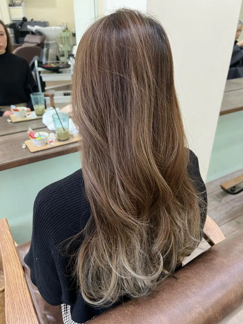 ロング カラー ヘアカラー トリートメント 鶴見 和美のヘアスタイル