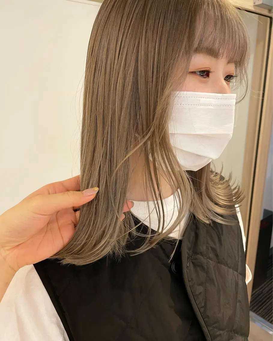 セミロング カラー 佐藤 永夏のヘアスタイル