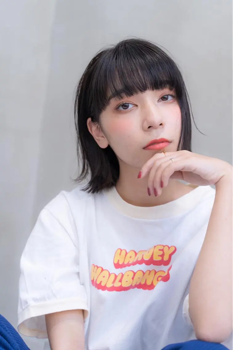ショート カラー ブルーカラー 🌟小顔レイヤー× 赤み消し透明感カラーのヘアスタイル