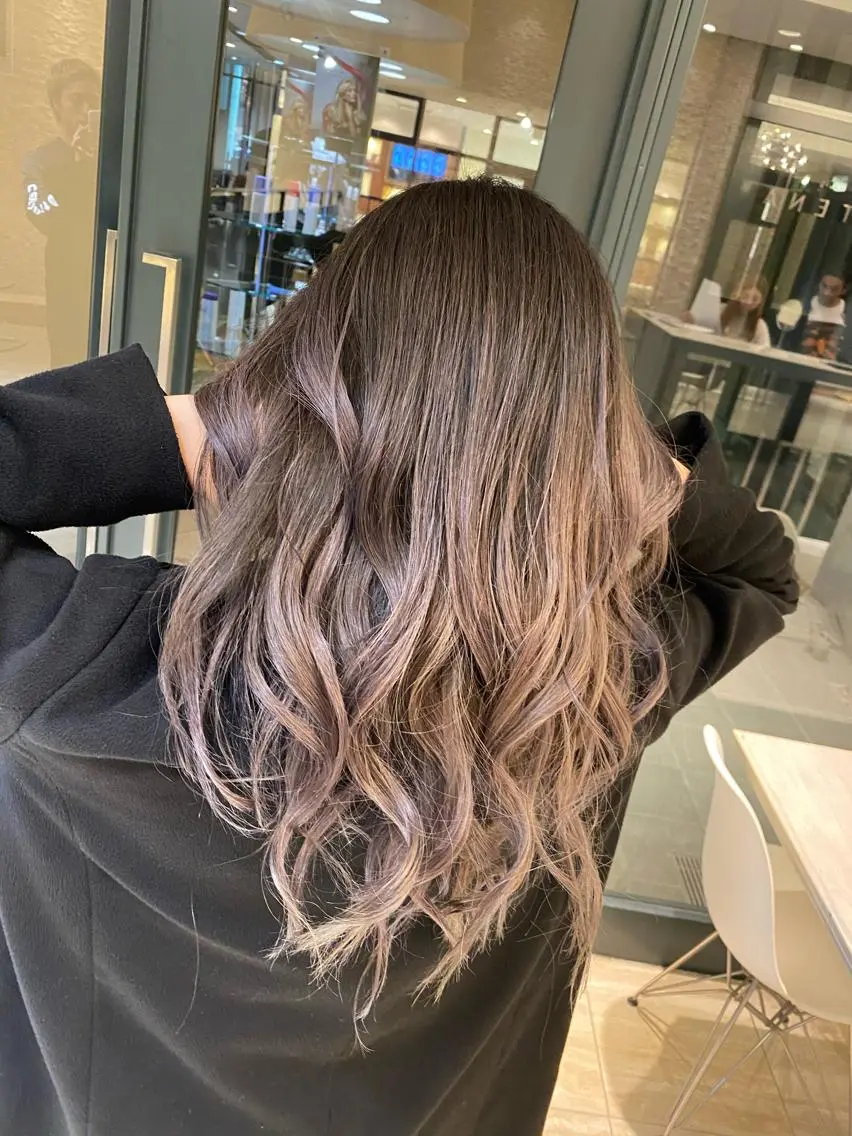 ロング カラー バレイヤージュ レイヤーカット ヤクシジ レンのヘアスタイル