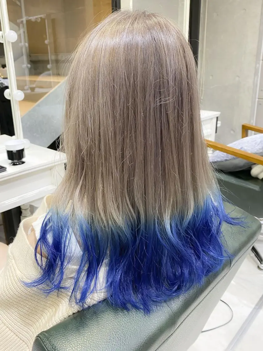セミロング カラー ヘアアレンジ ブルーカラー グレージュ ミルクティーグレージュ Days 透明感カラーのヘアスタイル