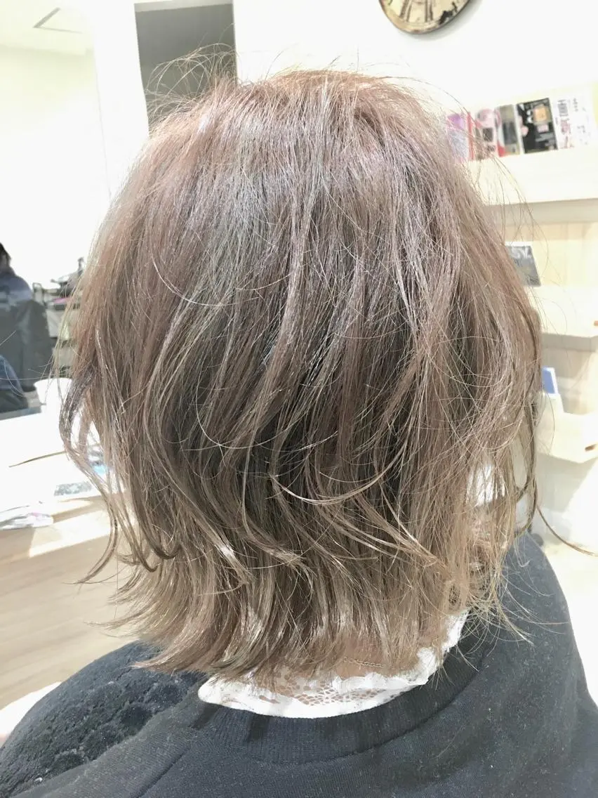 ミディアム カラー グラデーションカラー ハイライトカラー イルミナカラー ハイライト Ash 本八幡のヘアスタイル