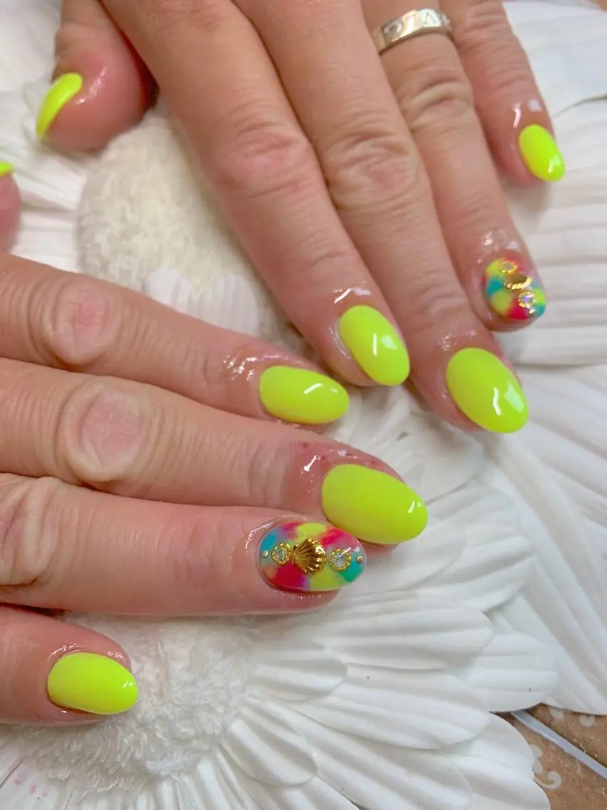 ネイル 大理石ネイル(マーブル) 黄色 Nailsalon E's cafeのネイルデザイン