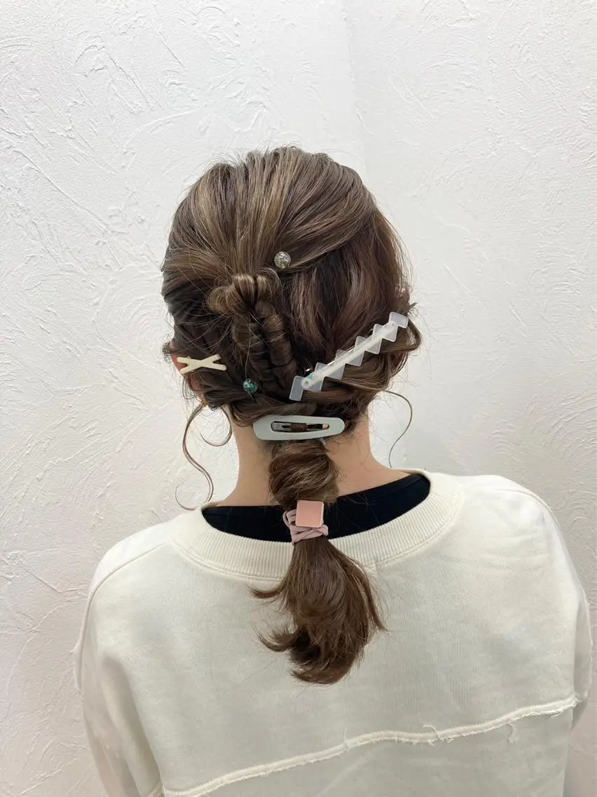 セミロング ヘアアレンジ 田牧 みゆきのヘアスタイル