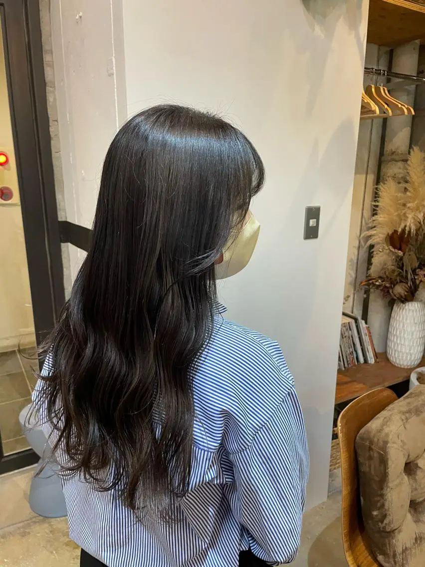 ロング カラー グレージュ ラベンダーカラー ラベンダーグレージュ ラベンダーグレー ヘアカラー トリートメント MAUVE MIYUのヘアスタイル