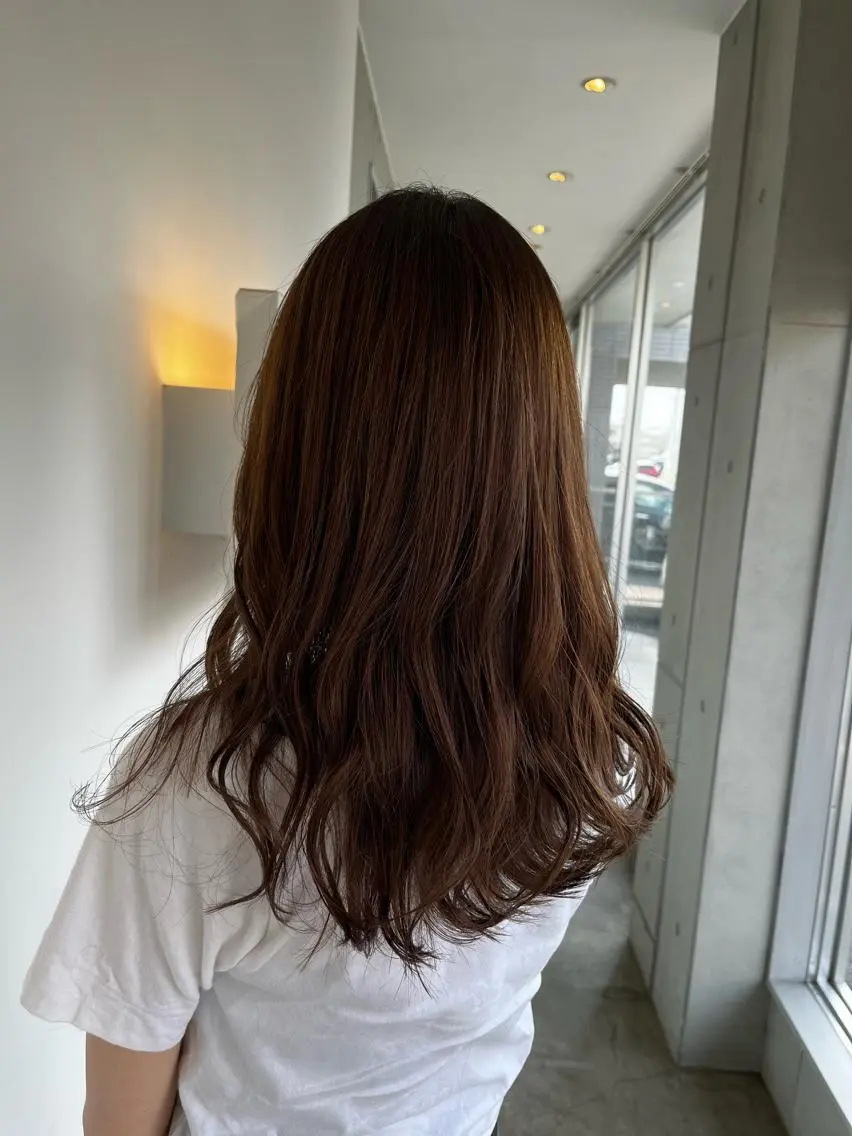 セミロング アッシュ おせ ちさとのヘアスタイル