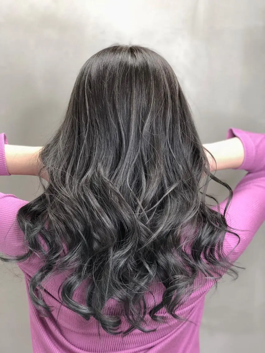 セミロング カラー ブルーカラー ブルーグレー 【透明感、艶髪】西村 有司のヘアスタイル