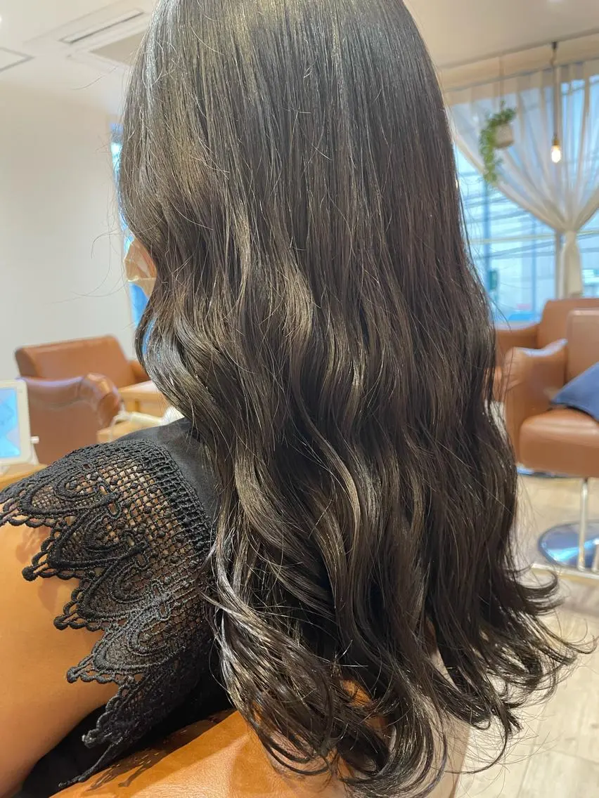 ロング カラー 透明感カラー シルバー ヘアカラー トリートメント 🌼 じゅりなのヘアスタイル