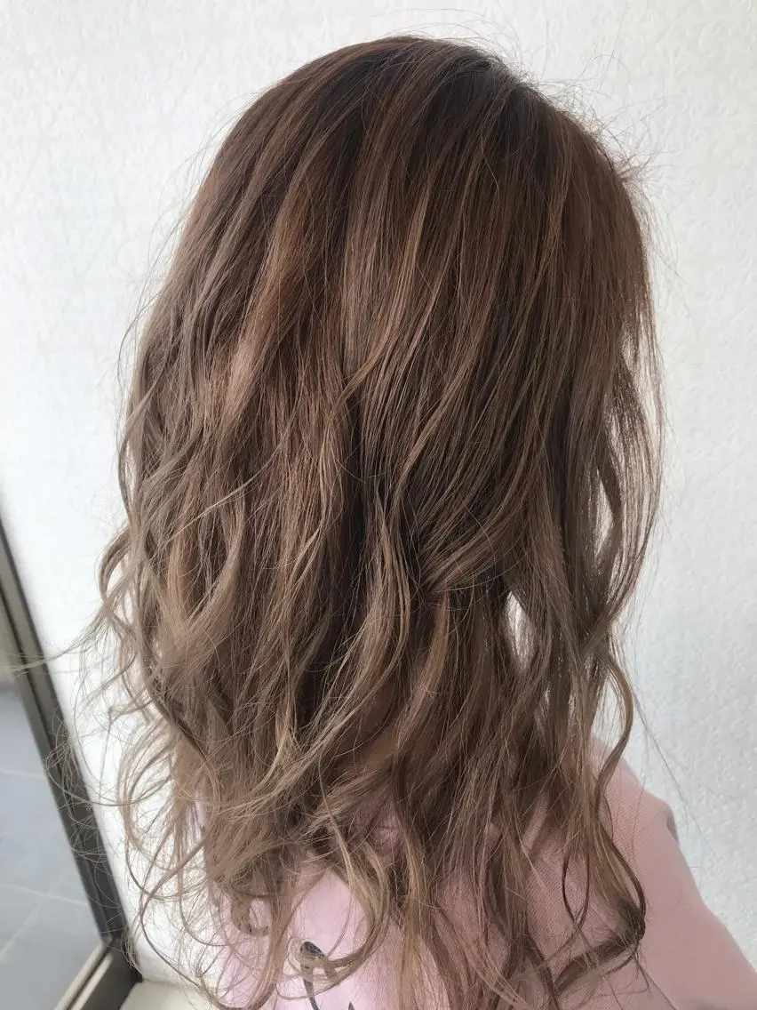 セミロング カラー ヘアカラー トリートメント 豊田 恭平のヘアスタイル