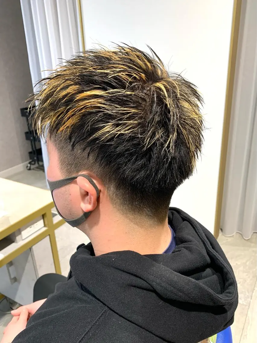ショート カラー パーマ ヘアアレンジ メンズ アップバング メンズハイライト メンズメッシュ メンズショート 刈り上げ メンズパーマ職人 加藤 弘貴のヘアスタイル
