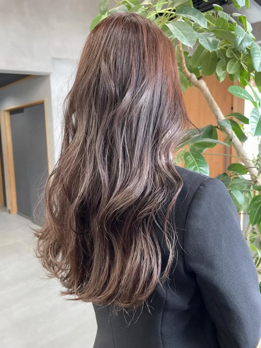 ロング カラー ブラウンカラー ヘアカラー ヘッドスパ 岡田 真綾のヘアスタイル