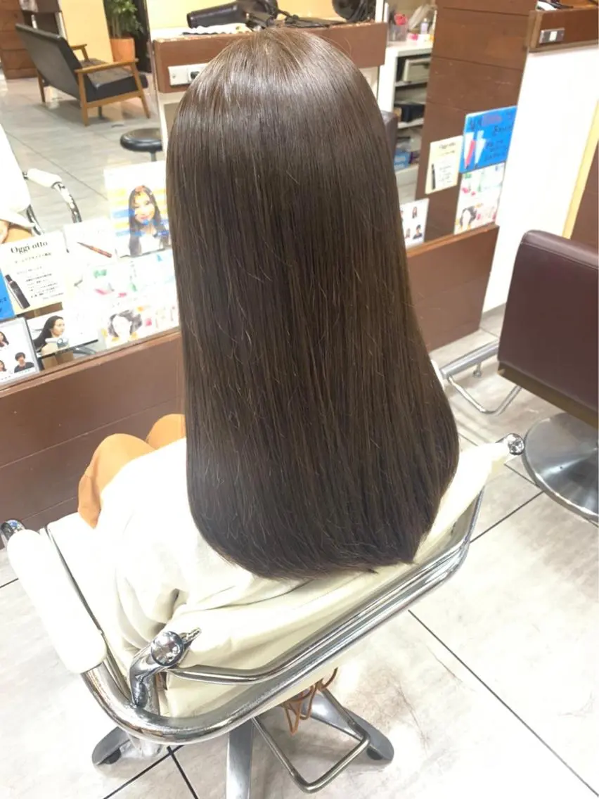 セミロング レイヤー/艶髪カラー 森本くるみのヘアスタイル