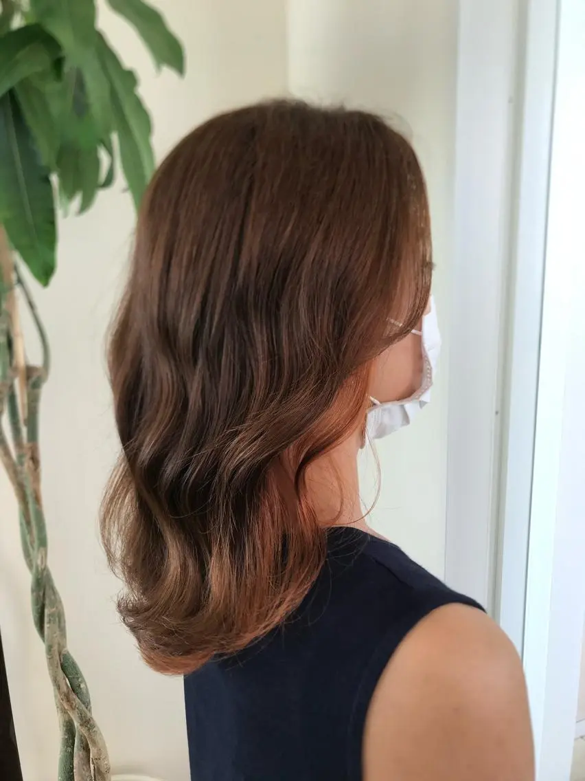 セミロング カラー ブリーチ インナーカラー オレンジ 後藤 瑞季のヘアスタイル