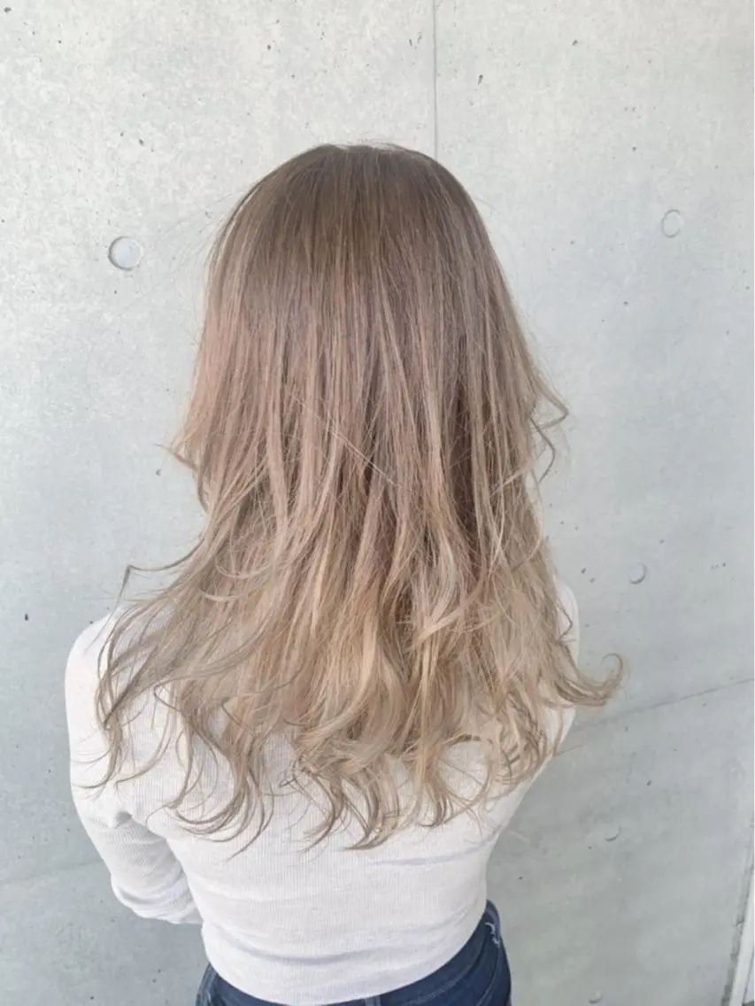 ロング カラー ベージュカラー ブリーチ イルミナカラー 鈴木 華枝のヘアスタイル