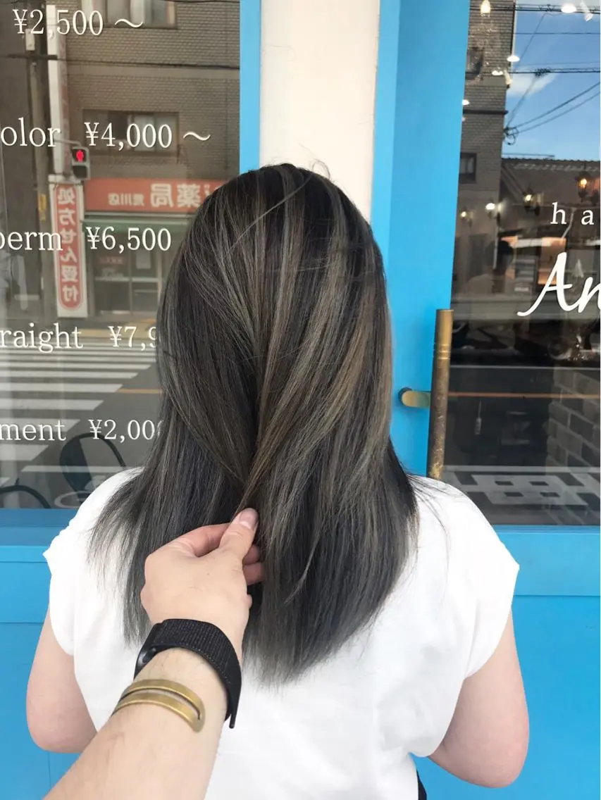 セミロング カット ヘアカラー en Siena エンシエナのヘアスタイル