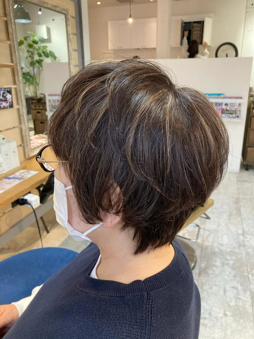 ショート カラー ブリーチ ハイライトカラー ハイライト 【女性指名No.1】 西口直子のヘアスタイル