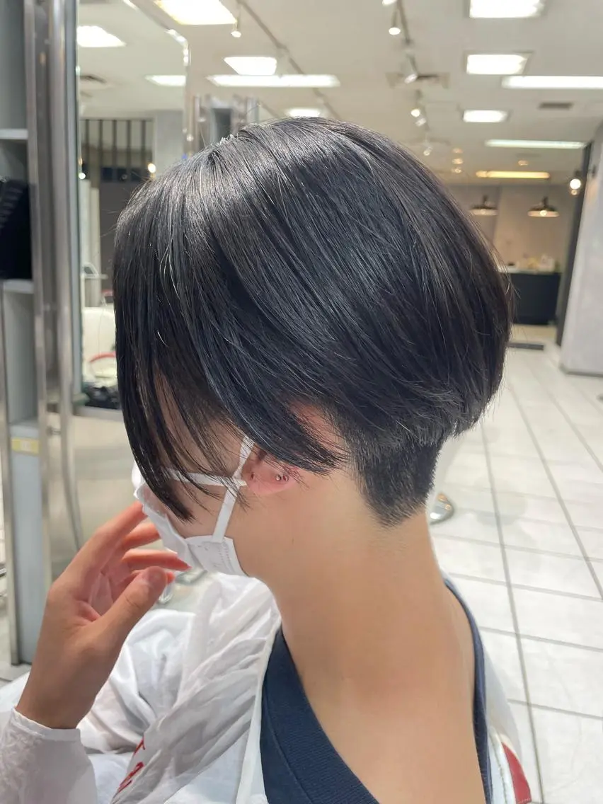 ショート ハンサムショート ショートヘア 縮毛矯正 刈り上げ アートディレクター 尾内 友美のヘアスタイル