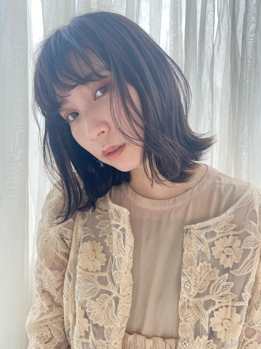 ミディアム カット ヘアカラー トリートメント 似合わせレイヤーカッ ト🩶瀧本美咲のヘアスタイル