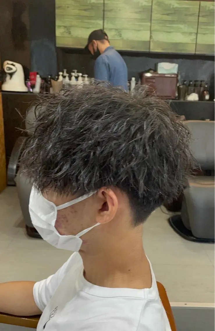 ショート パーマ メンズ マッシュ 刈り上げ かんばら りょーいのヘアスタイル