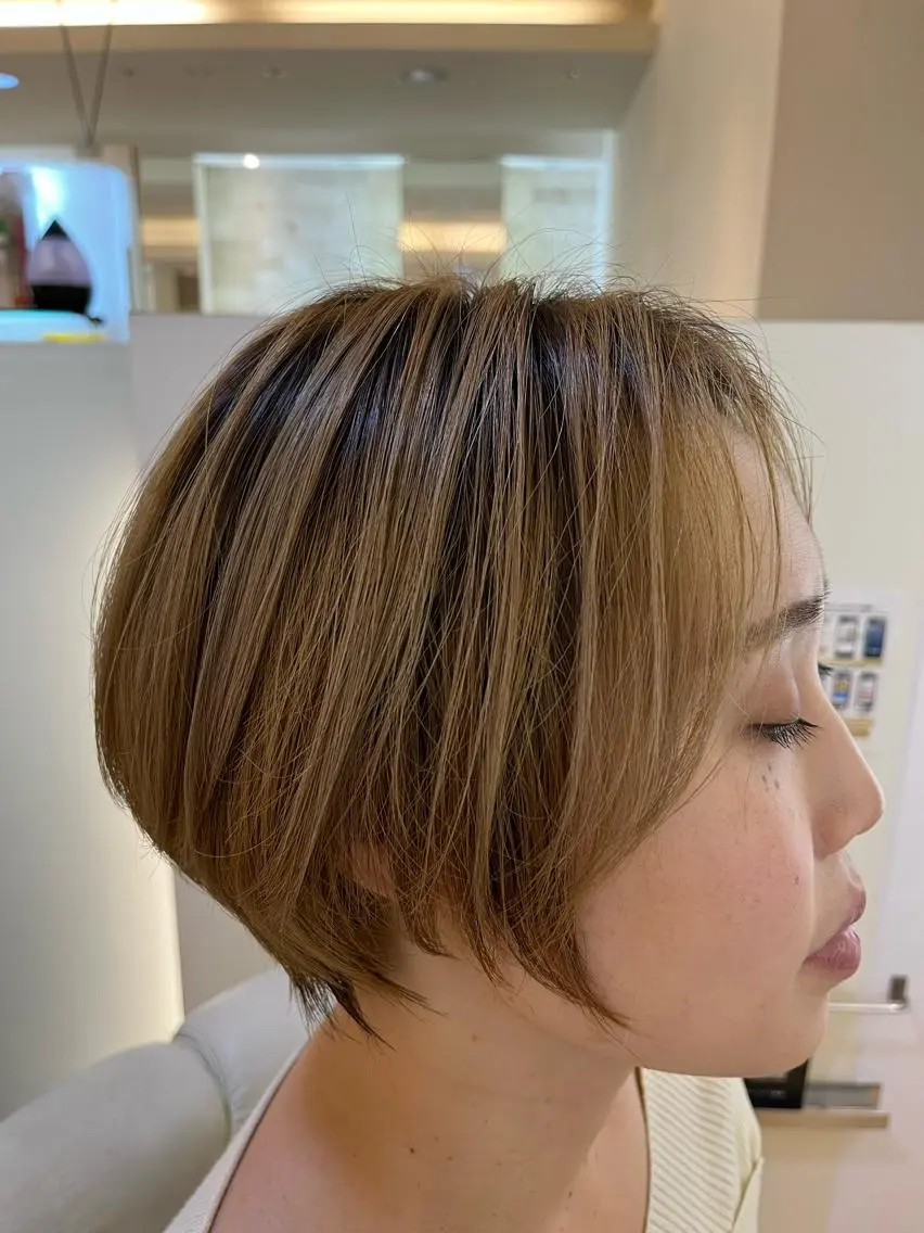 ショート ショートボブ ボブ レイヤーカット ショートヘア ヘアカラー 山岡 徹也のヘアスタイル