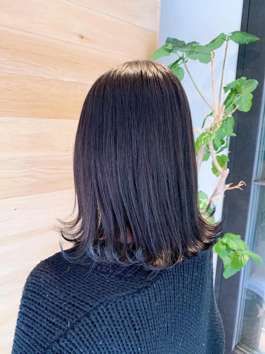ミディアム カット ヘアカラー トリートメント ayano ．のヘアスタイル