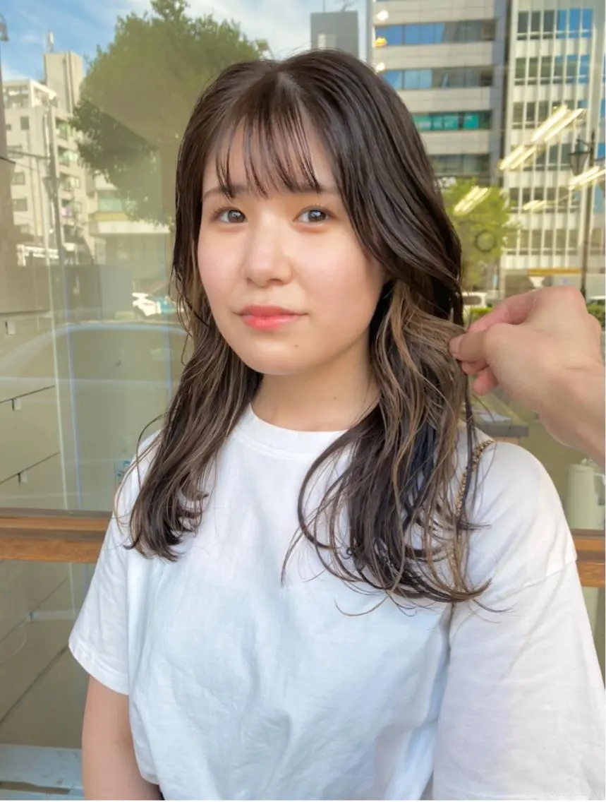 ミディアム カラー ミディアムパーマ バレイヤージュ ベージュカラー ブリーチ ケアブリーチ クロスパーマ× 透明感カラー✂︎のヘアスタイル