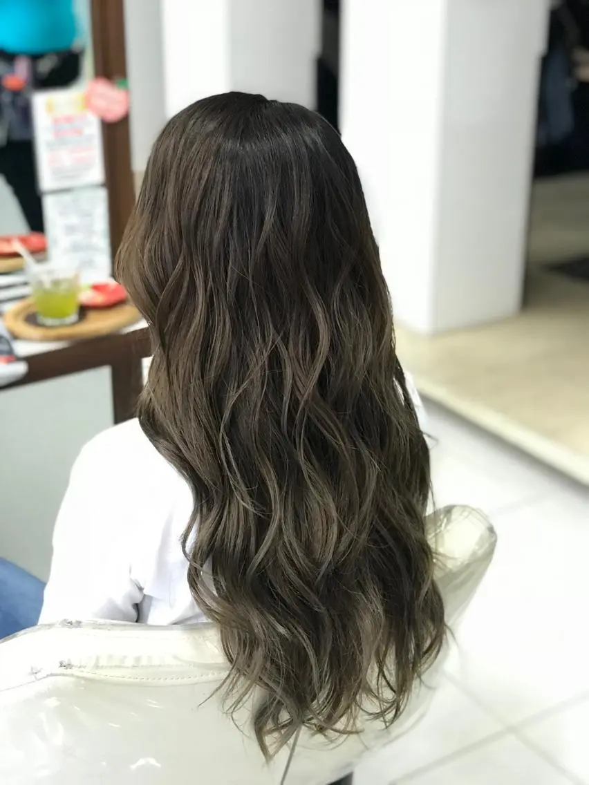 ロング カラー グレージュ ハイライトカラー ハイライト 髪質改善×METEO 店長 貞松直也のヘアスタイル
