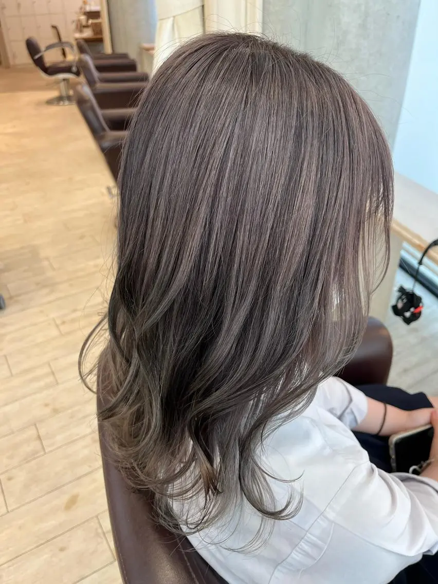 セミロング カラー ブリーチ ヘアカラー トリートメント サソウ ユリエ🥥のヘアスタイル