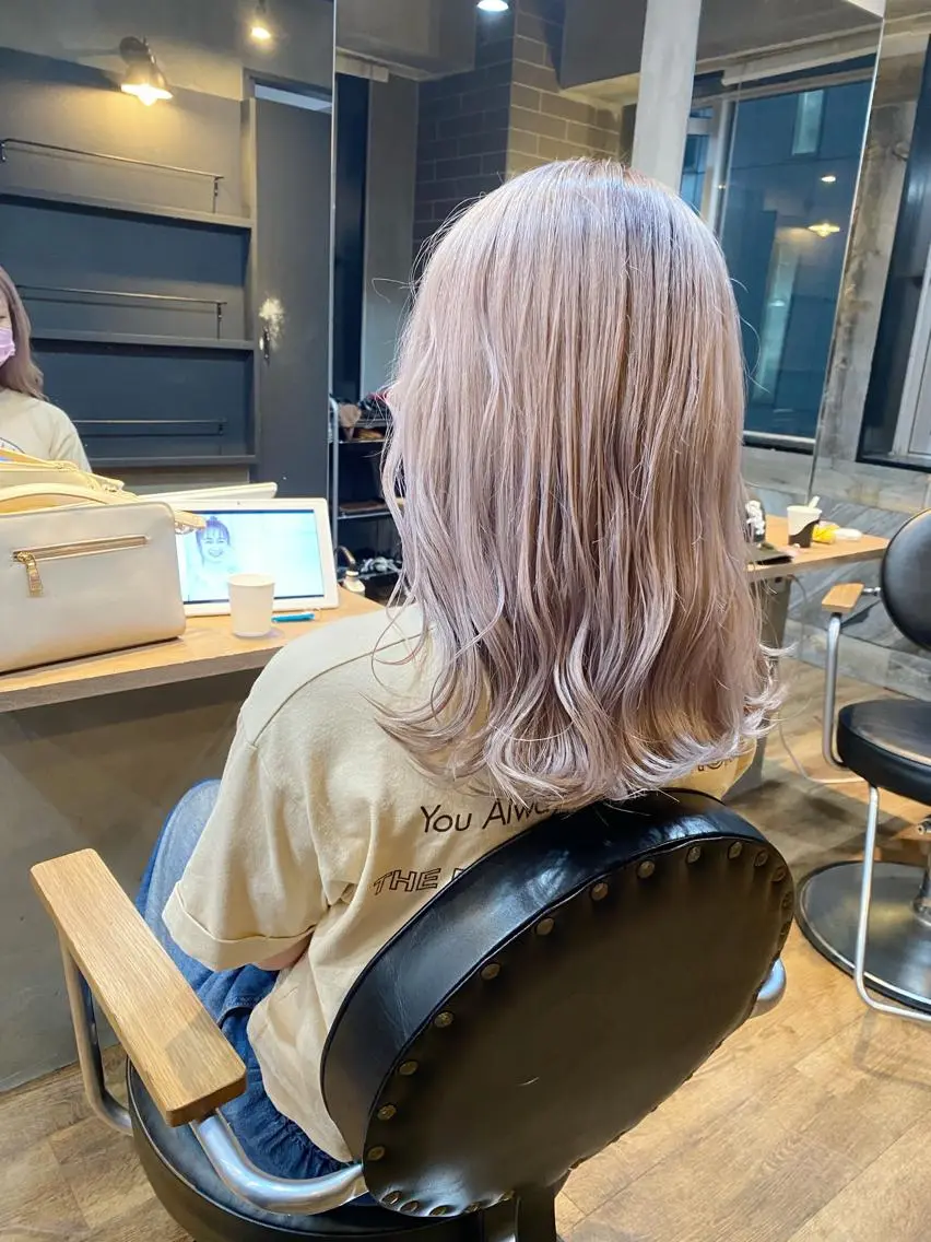 セミロング ヘアカラー yoriダブルカラー 代表すがわらのヘアスタイル