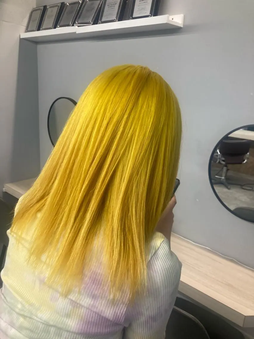 ロング イエローカラー ブリーチ&似合せボブ 田中寛十のヘアスタイル