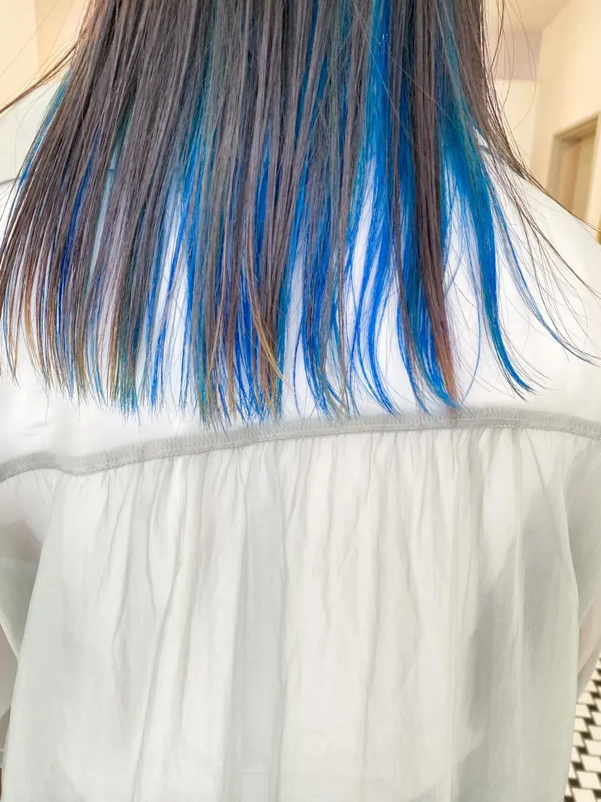 セミロング カラー 顔周りレイヤーカット ブリーチminamiのヘアスタイル