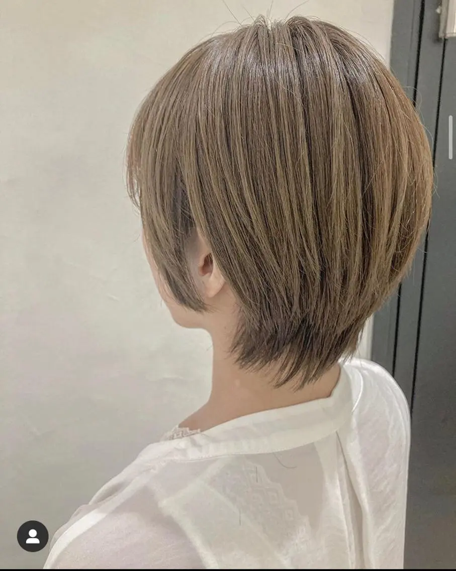 ショート カラー ヘアアレンジ 切りっぱなしボブ ショートボブ アッシュ 透明感カラー グレージュ エグチ アキラのヘアスタイル